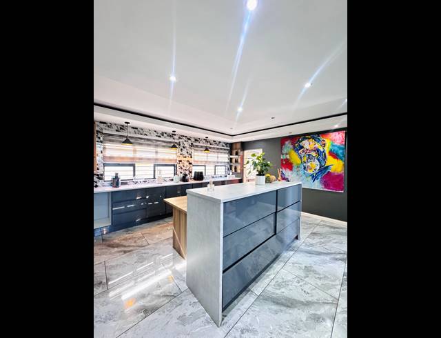 5 BEDROOM FREEHOLD FOR SALE IN ROCKDALE
